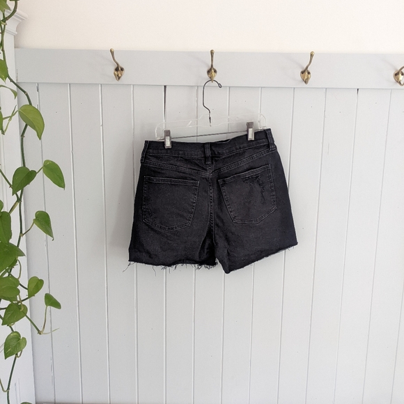 4/$25 Gap Black Distressed High Rise Shorts - Picture 3 of 5